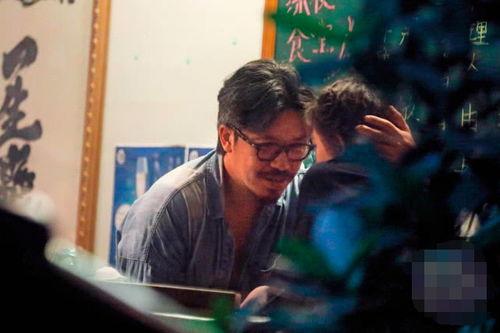 眼镜男吃瓜爆料,吃瓜爆料大揭秘